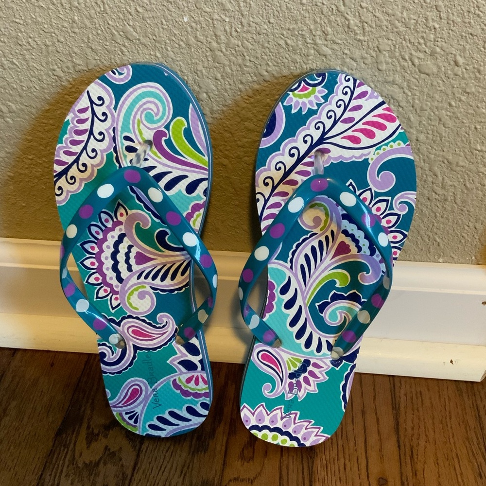 Vera Bradley flip flop size S (5-6)